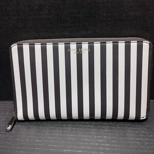 *Rare* Henri Bendel Jetsetter Travel Wallet (XL) signature stripes